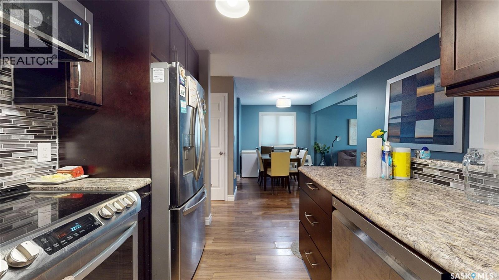 6 Higgins Bay, Regina, SK - Indoor Photo Showing Kitchen