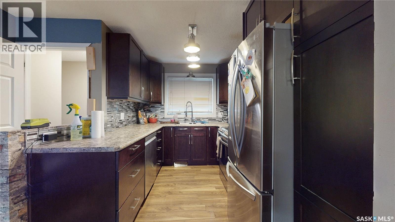 6 Higgins Bay, Regina, SK - Indoor Photo Showing Kitchen With Double Sink