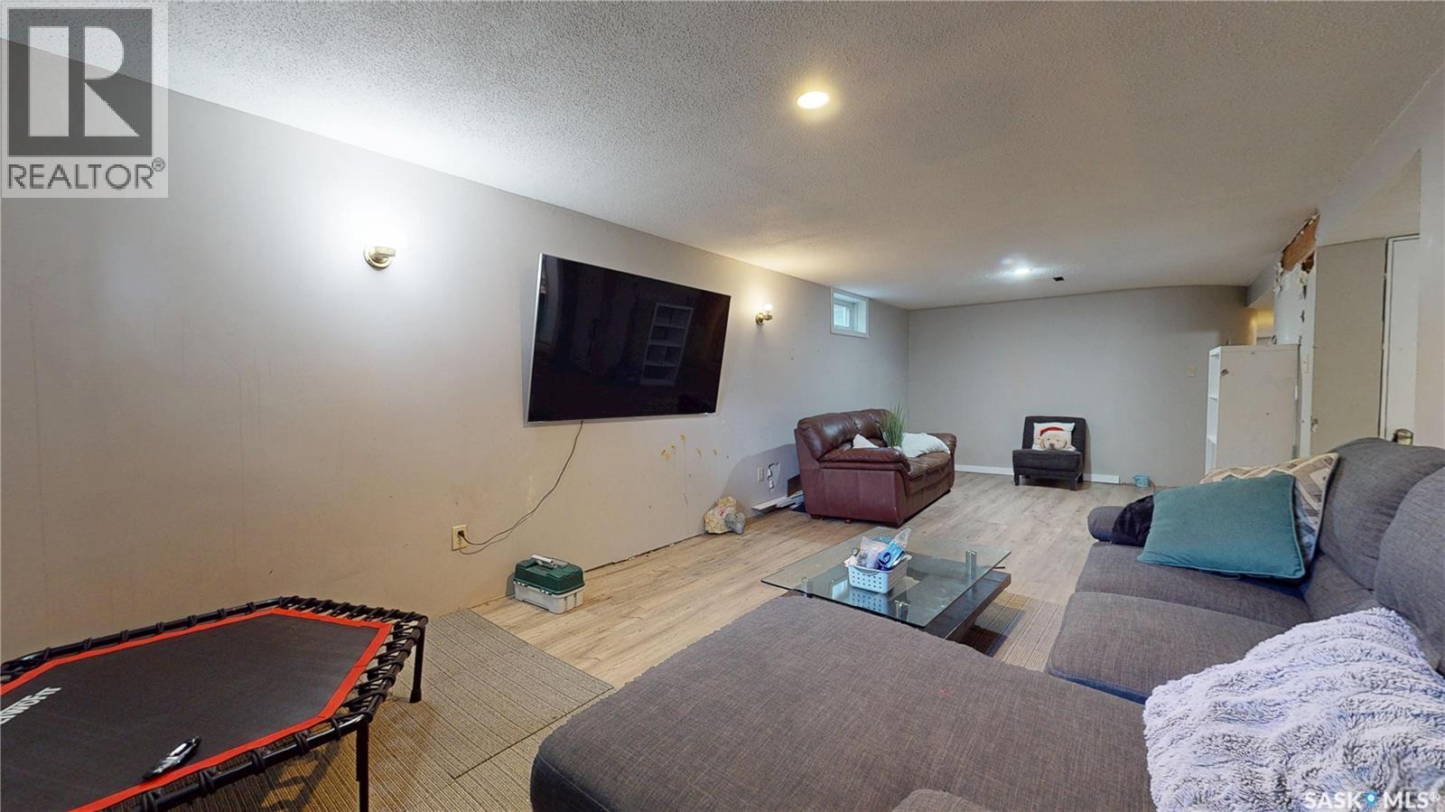 6 Higgins Bay, Regina, SK - Indoor