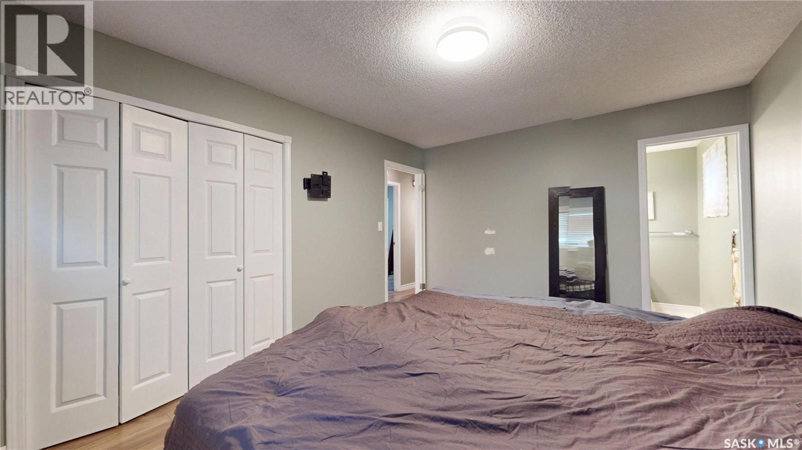 6 Higgins Bay, Regina, SK - Indoor Photo Showing Bedroom