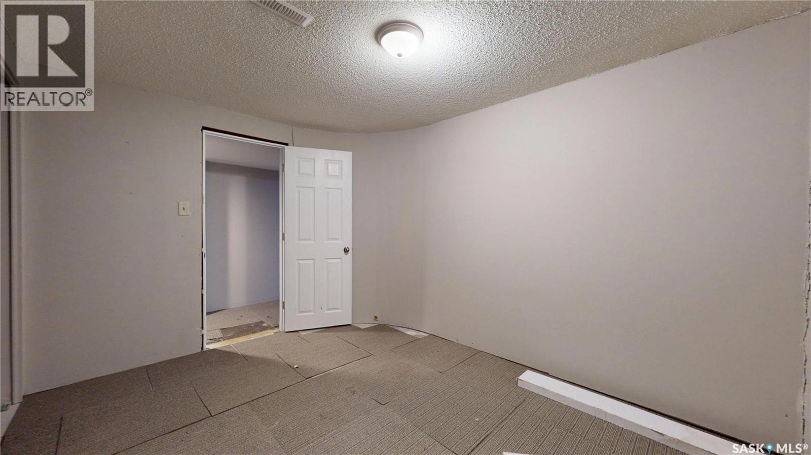 6 Higgins Bay, Regina, SK - Indoor Photo Showing Other Room