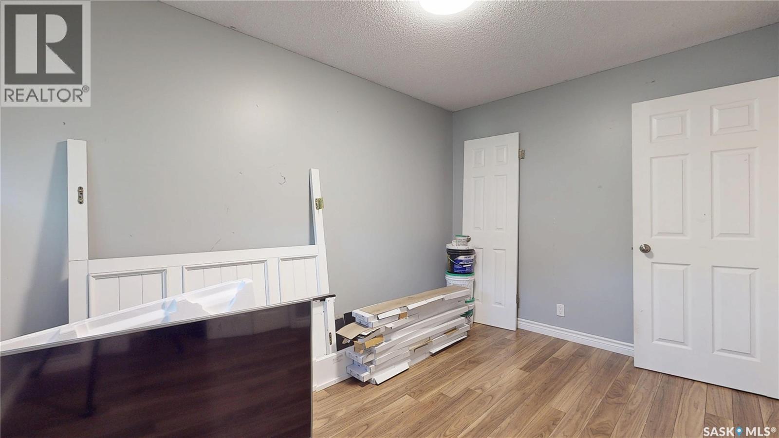 6 Higgins Bay, Regina, SK - Indoor Photo Showing Other Room