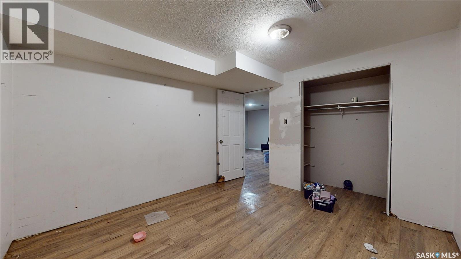 6 Higgins Bay, Regina, SK - Indoor