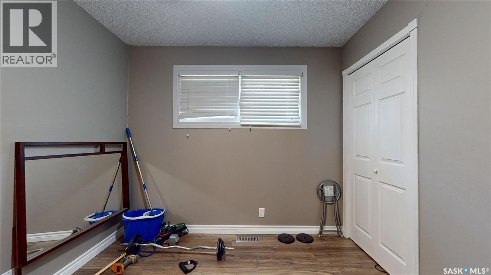6 Higgins Bay, Regina, SK - Indoor Photo Showing Other Room