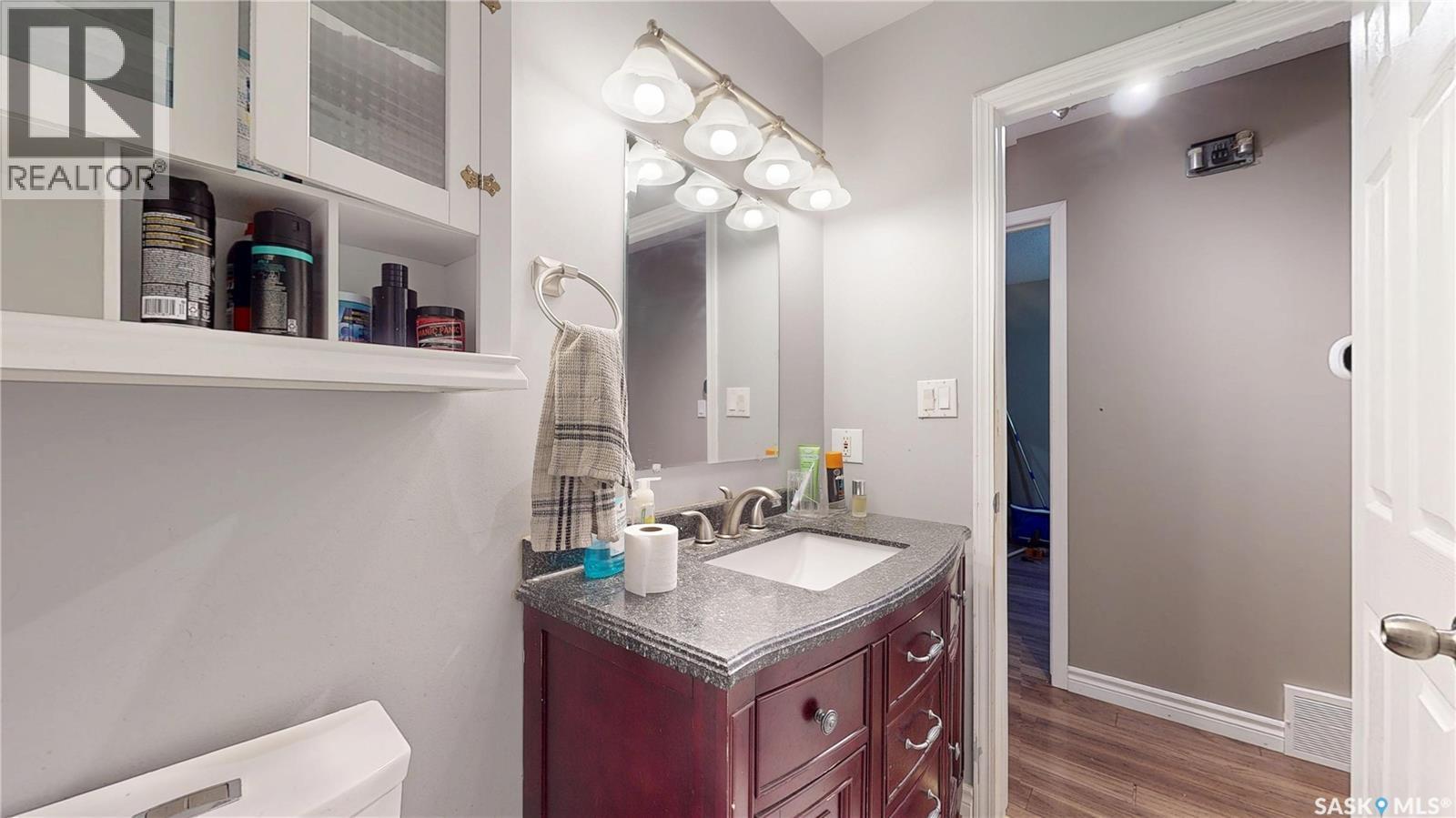 6 Higgins Bay, Regina, SK - Indoor Photo Showing Bathroom