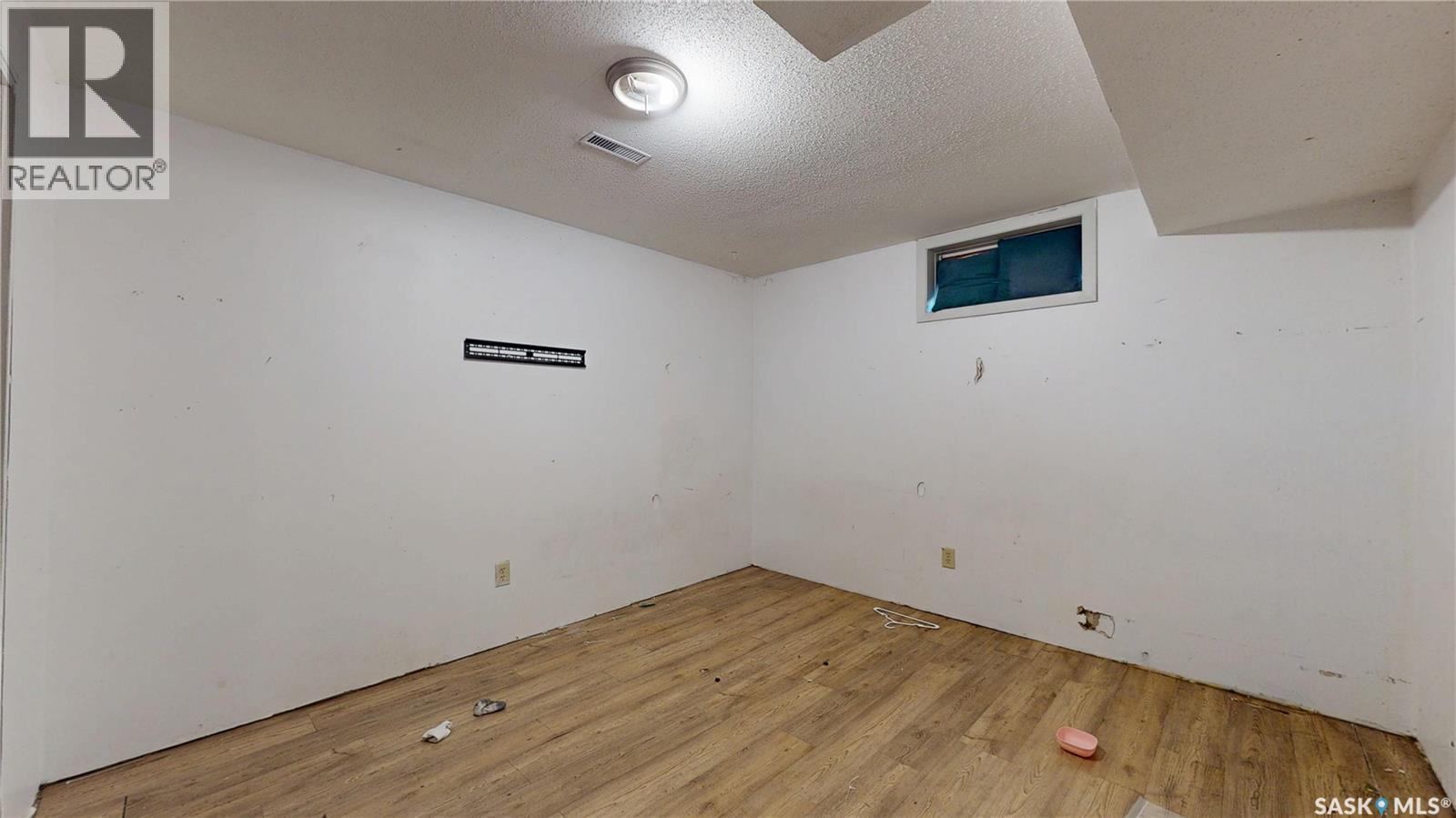 6 Higgins Bay, Regina, SK - Indoor Photo Showing Other Room