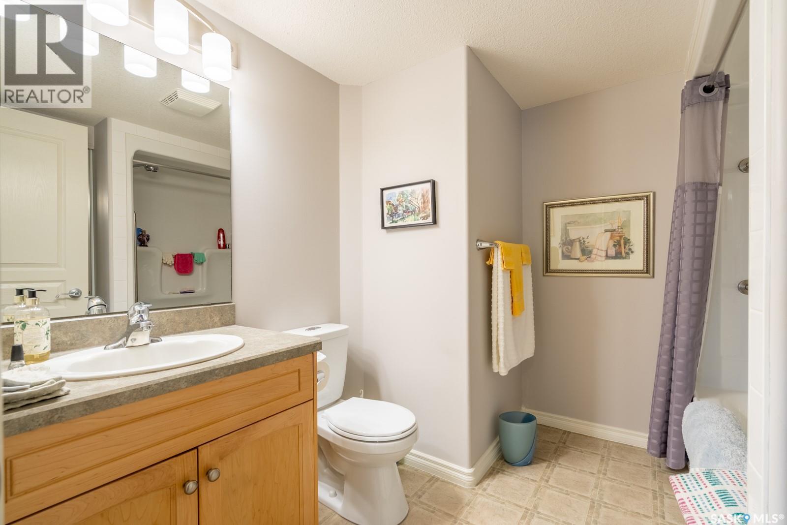 201 3101 Renfrew Crescent E, Regina, SK - Indoor Photo Showing Bathroom