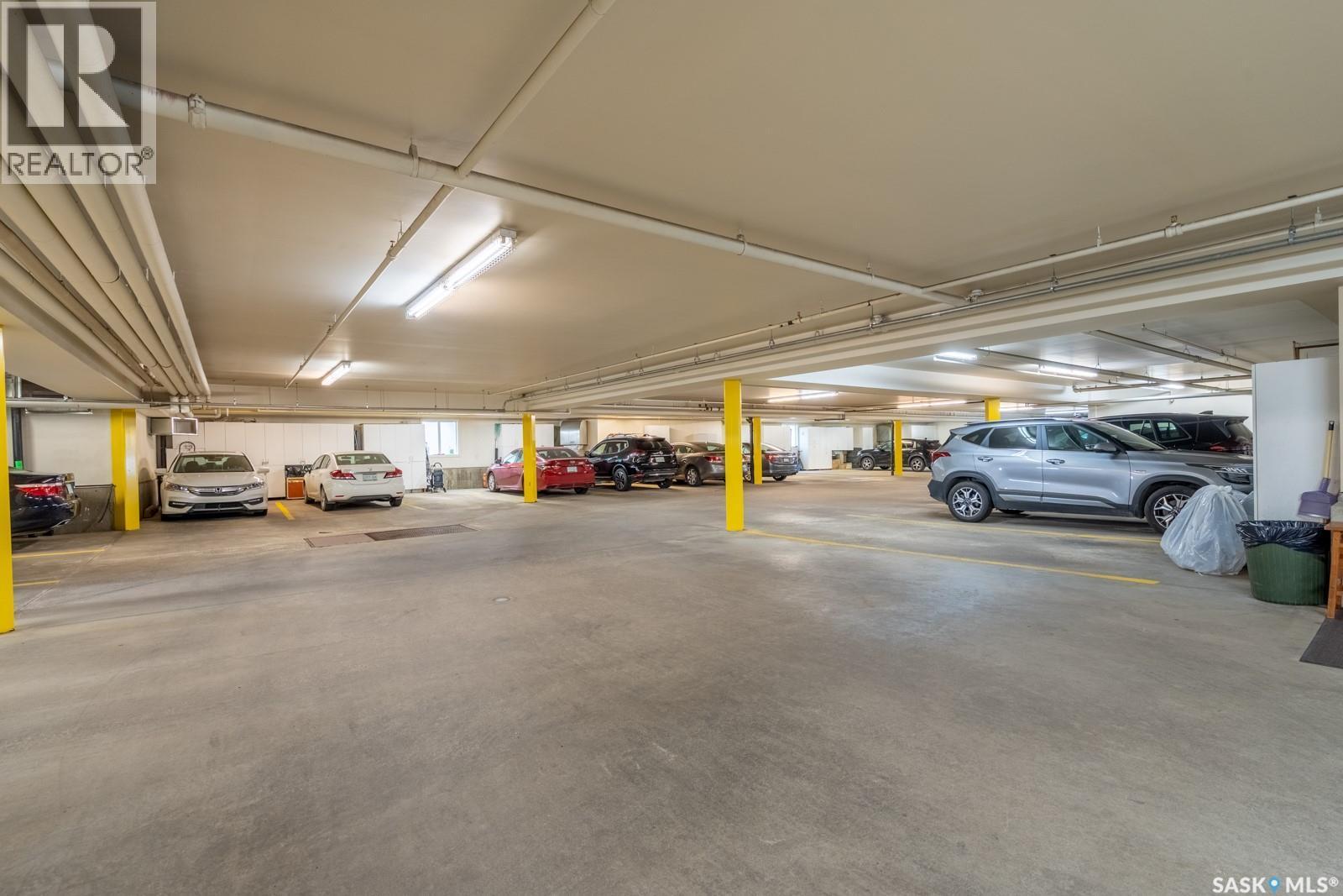 201 3101 Renfrew Crescent E, Regina, SK - Indoor Photo Showing Garage
