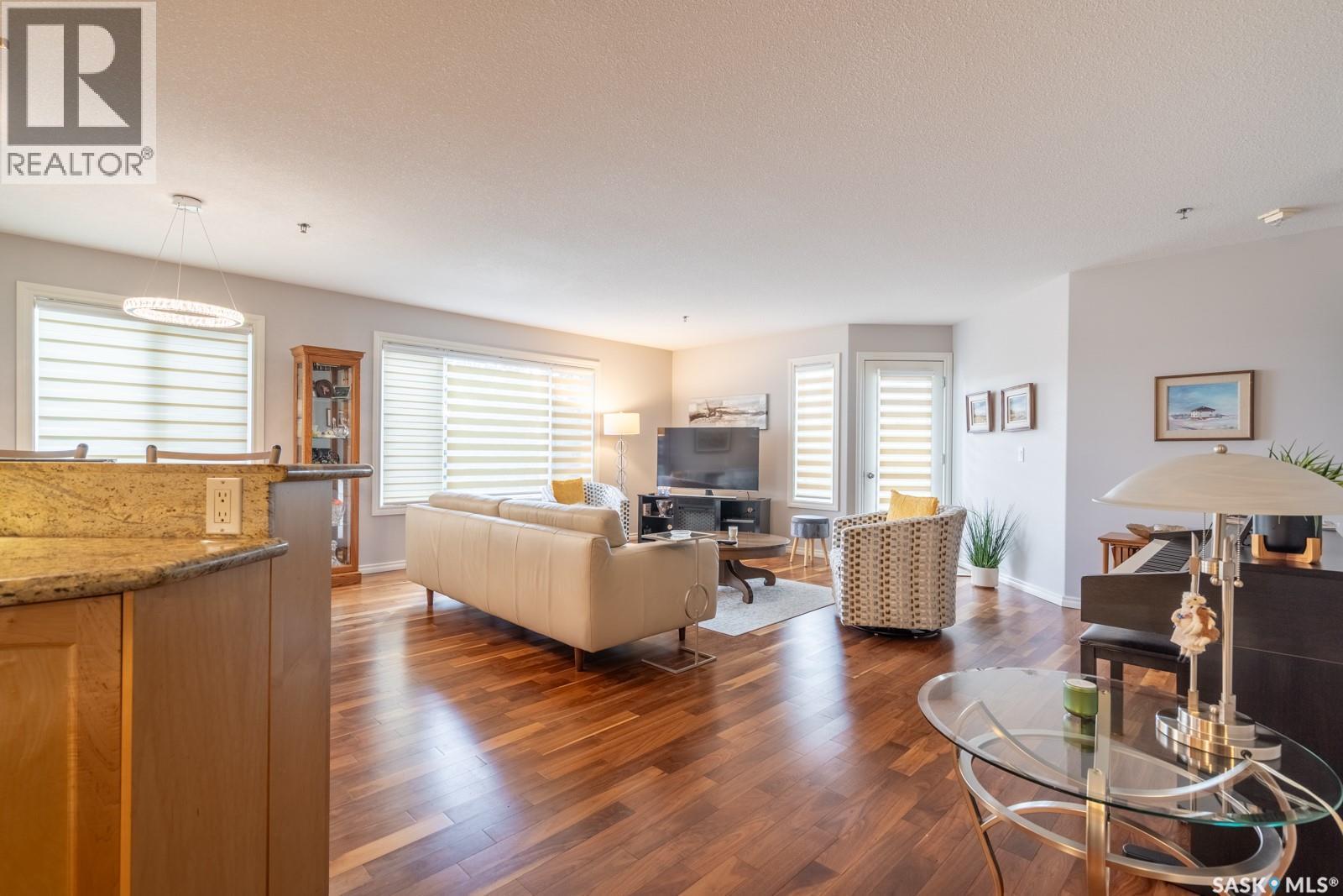201 3101 Renfrew Crescent E, Regina, SK - Indoor Photo Showing Living Room