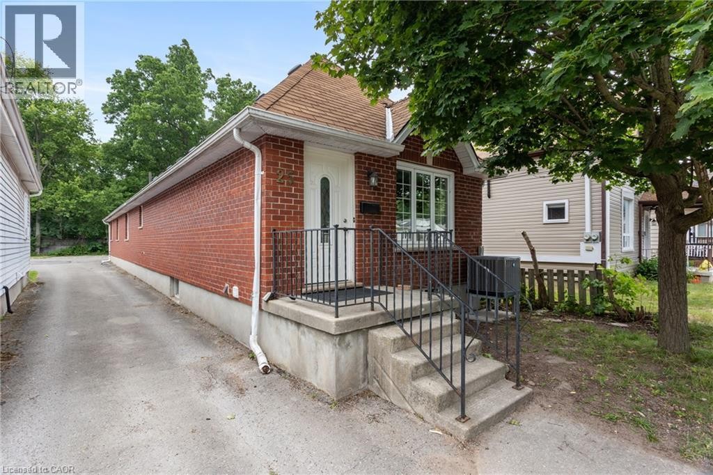 BRICK RAISED BUNGALOW - 25 Saunby Street, London, ON - Outdoor
