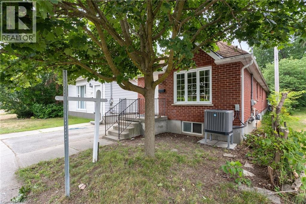 EASILY CONVERTABLE TO WHEELCHAIR ACCESS HOME - 25 Saunby Street, London, ON - Outdoor