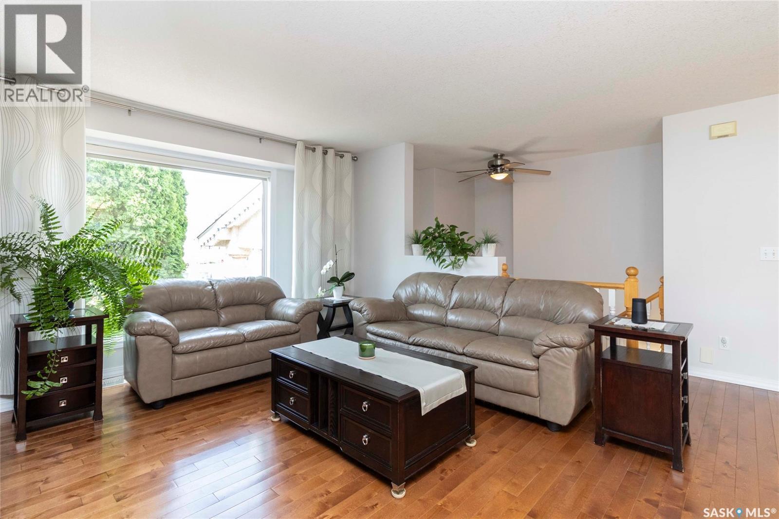 439 Fairbrother Court, Saskatoon, SK - Indoor Photo Showing Living Room