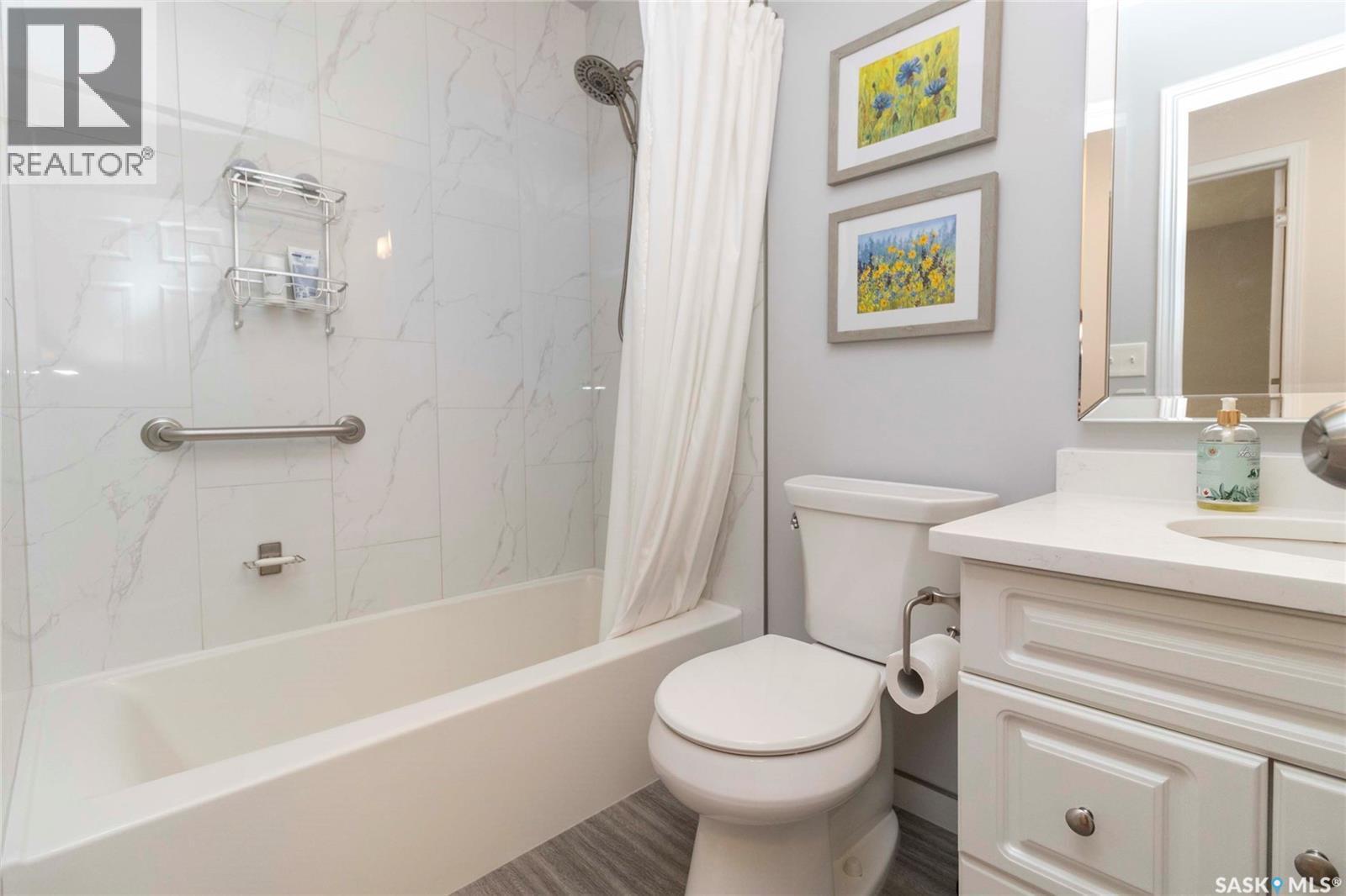 439 Fairbrother Court, Saskatoon, SK - Indoor Photo Showing Bathroom