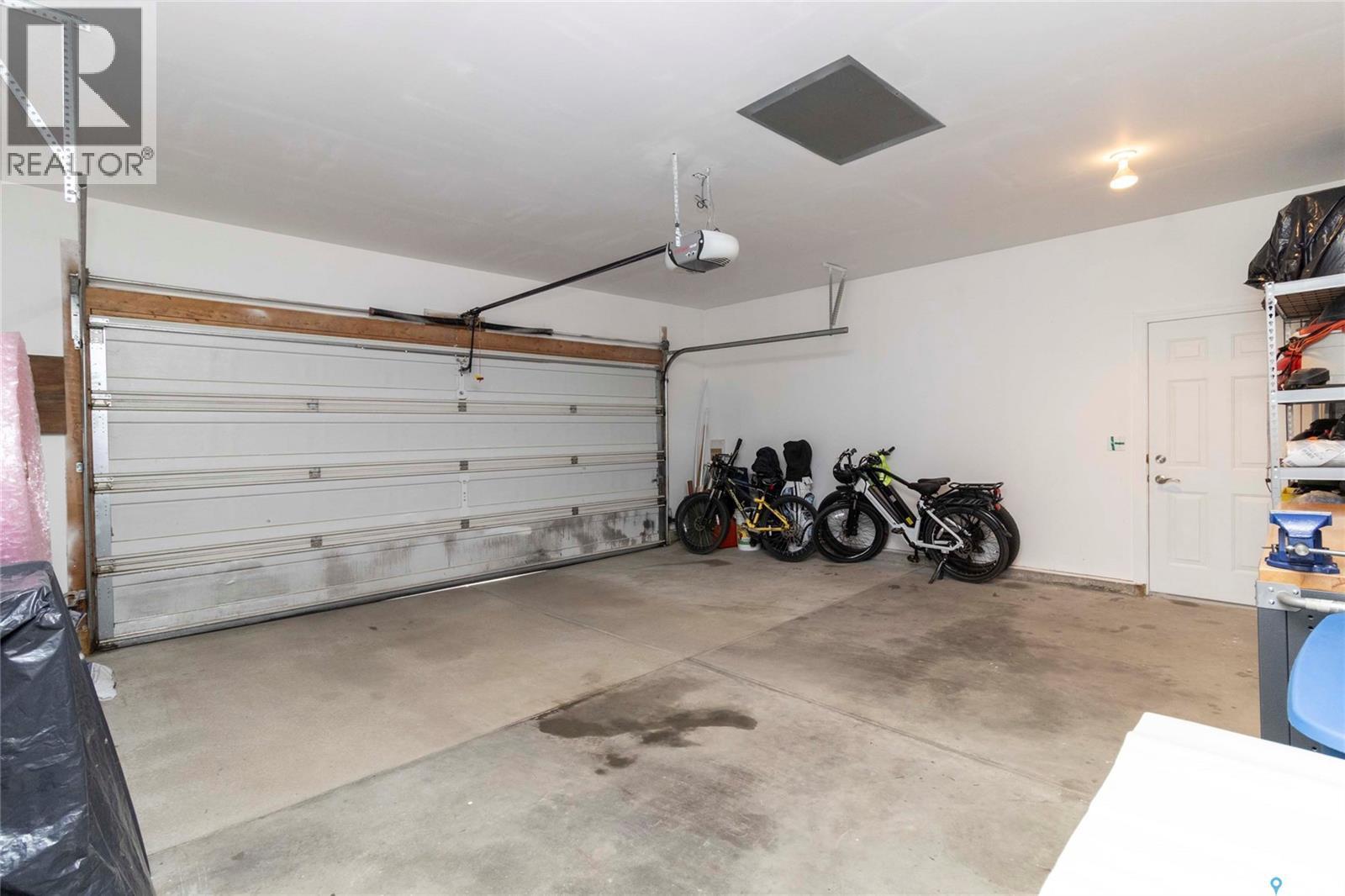 439 Fairbrother Court, Saskatoon, SK - Indoor Photo Showing Garage
