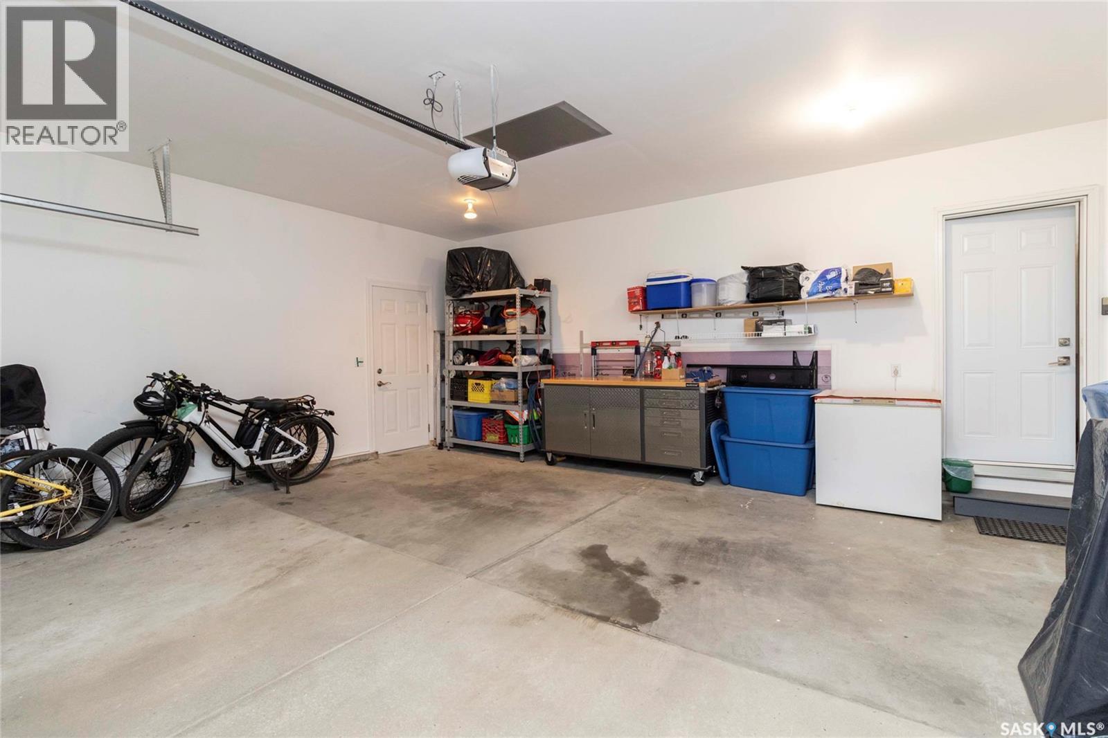 439 Fairbrother Court, Saskatoon, SK - Indoor Photo Showing Garage