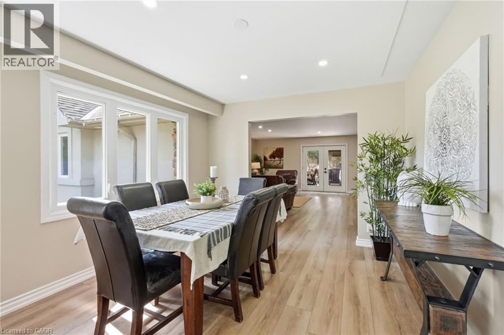 19 Concession 5 E, Waterdown, ON - Indoor Photo Showing Dining Room