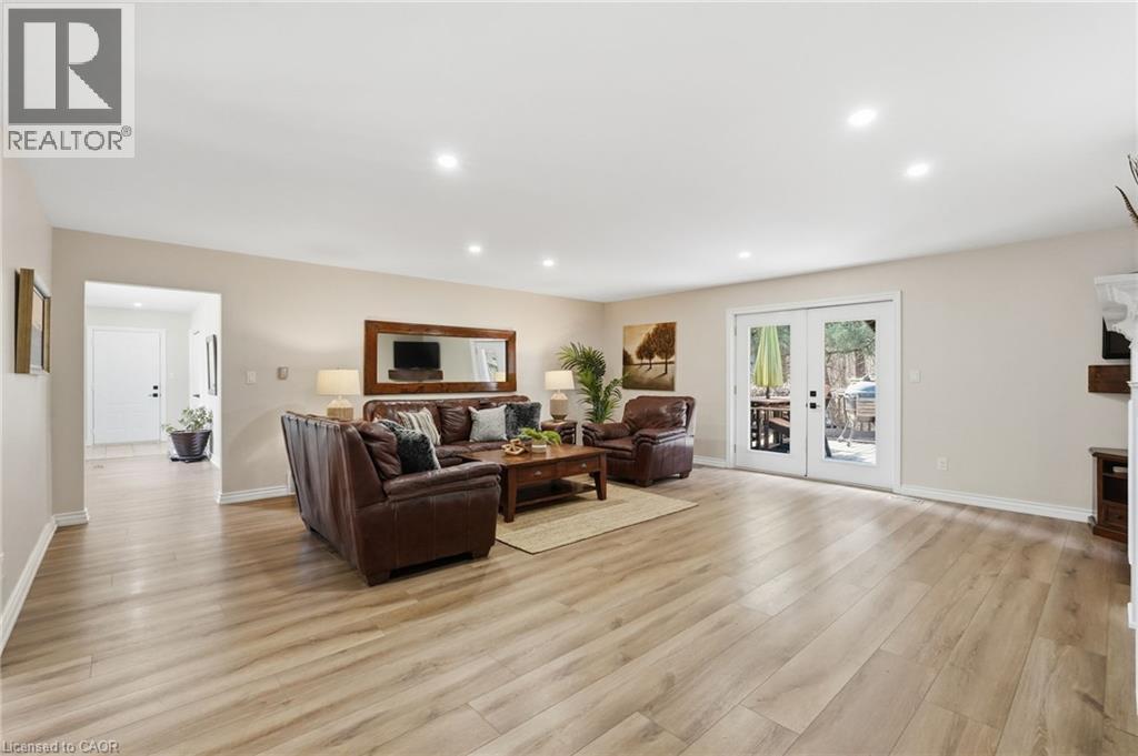 19 Concession 5 E, Waterdown, ON - Indoor Photo Showing Living Room With Fireplace