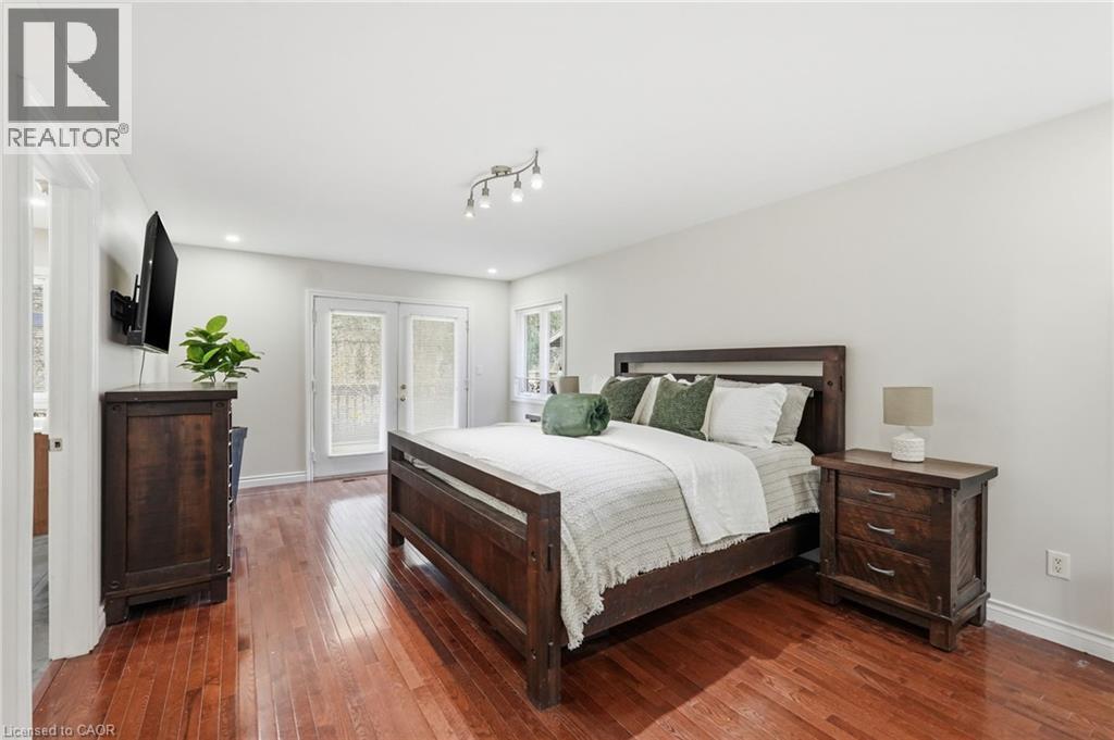 19 Concession 5 E, Waterdown, ON - Indoor Photo Showing Bedroom
