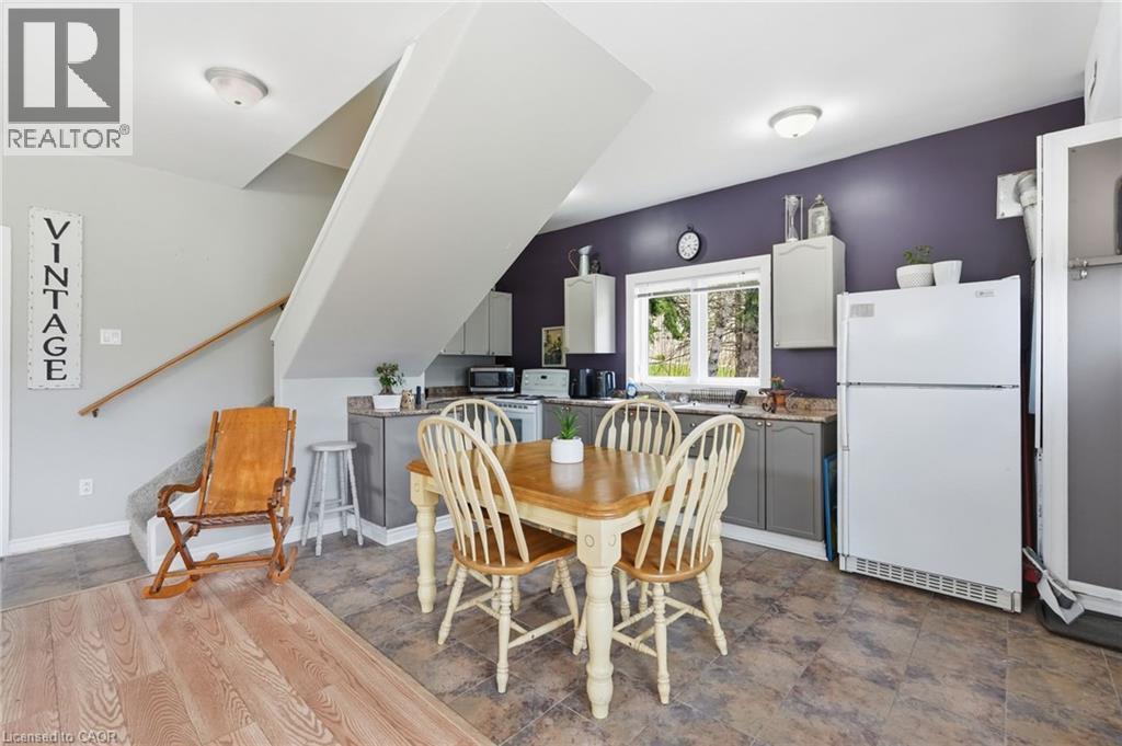 19 Concession 5 E, Waterdown, ON - Indoor Photo Showing Dining Room
