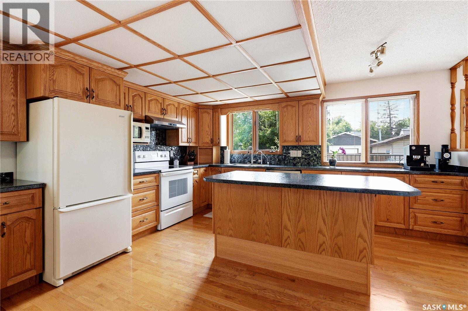 133 113Th Street W, Saskatoon, SK - Indoor Photo Showing Kitchen