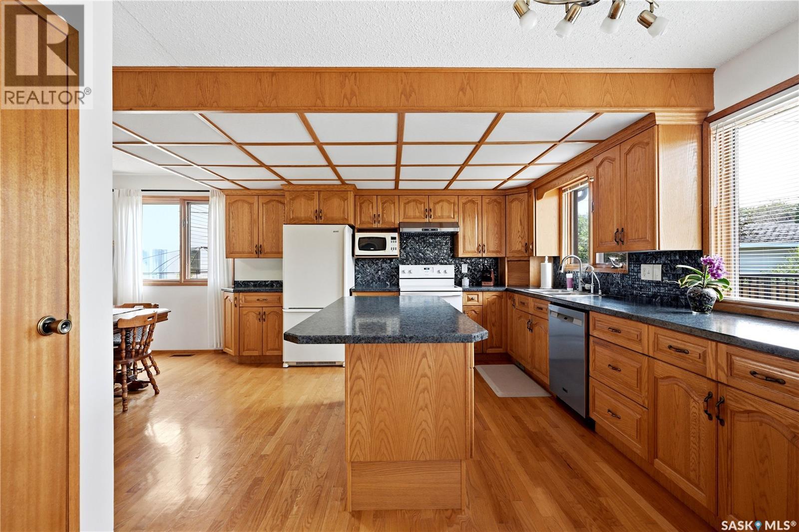 133 113Th Street W, Saskatoon, SK - Indoor Photo Showing Kitchen