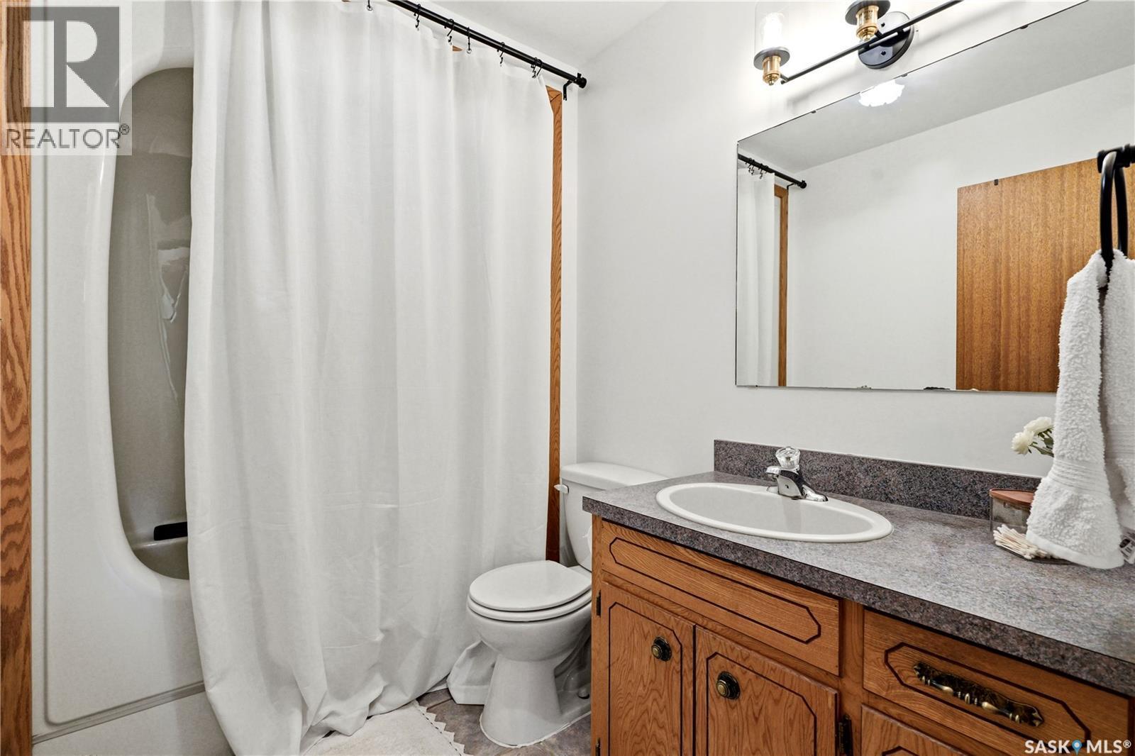 133 113Th Street W, Saskatoon, SK - Indoor Photo Showing Bathroom
