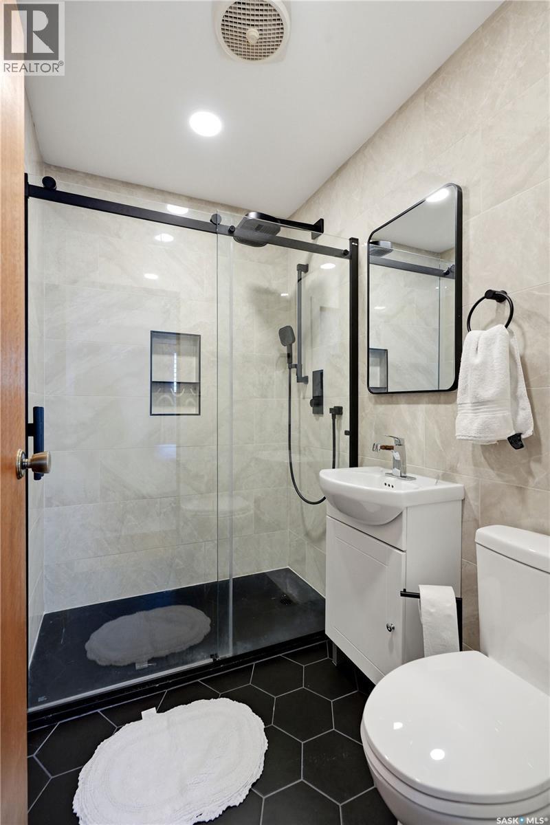 133 113Th Street W, Saskatoon, SK - Indoor Photo Showing Bathroom