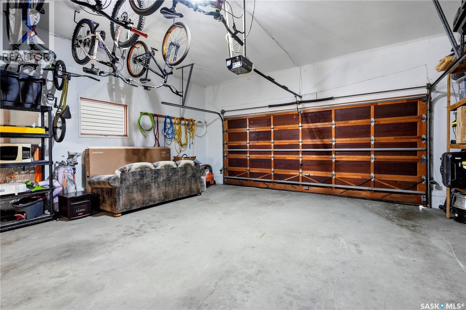 133 113Th Street W, Saskatoon, SK - Indoor Photo Showing Garage