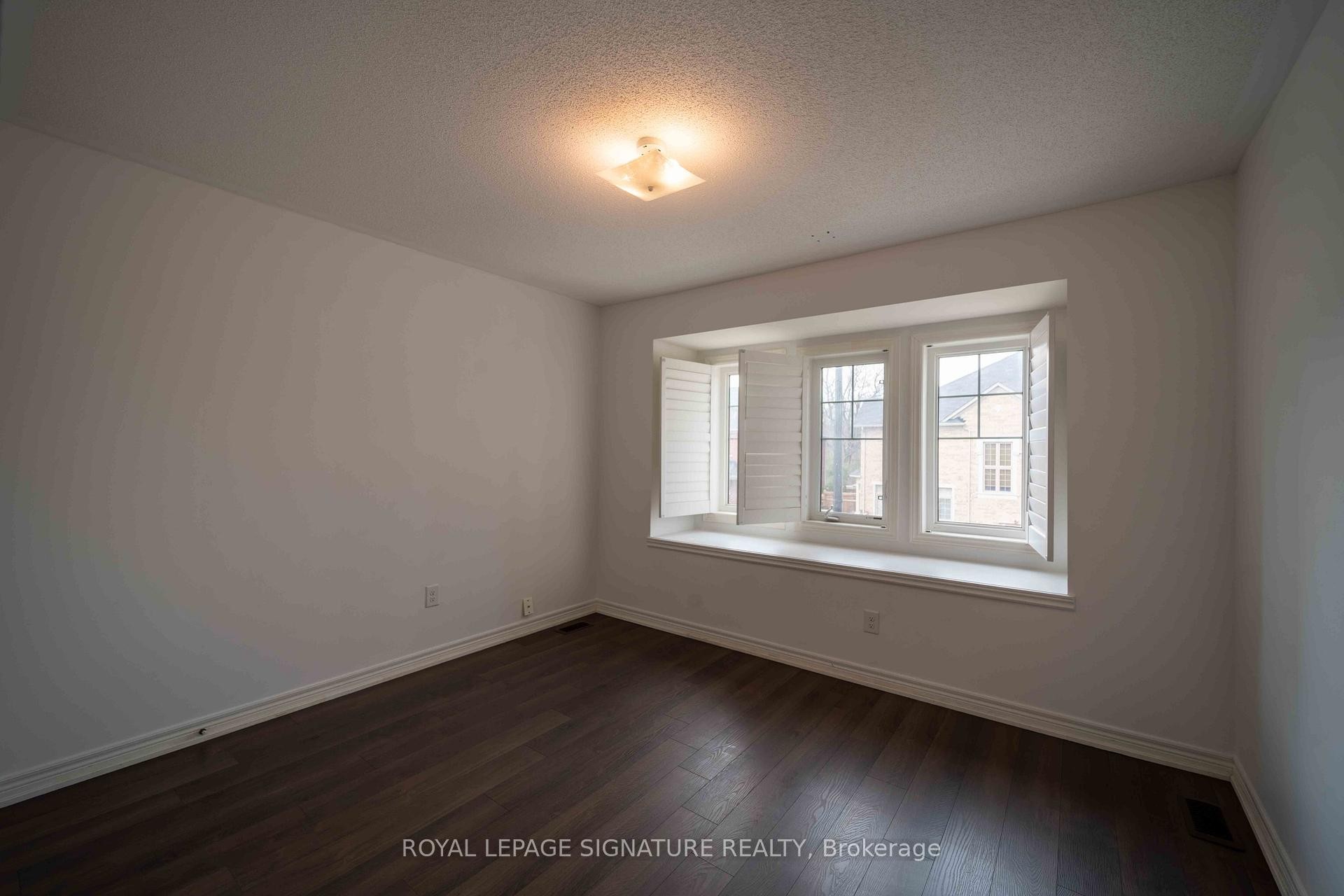 5570 Meadowcrest Avenue, Mississauga, ON