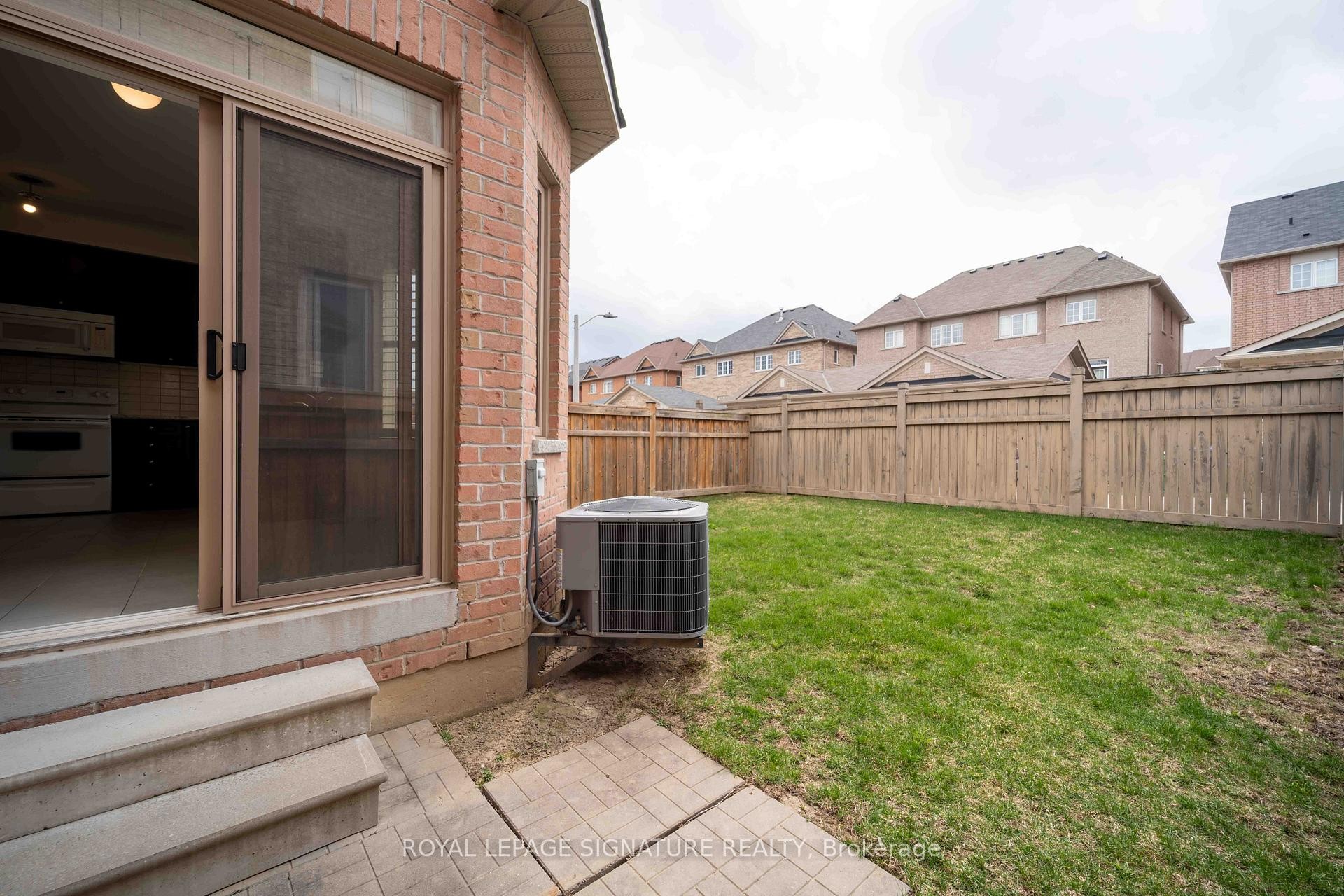 5570 Meadowcrest Avenue, Mississauga, ON