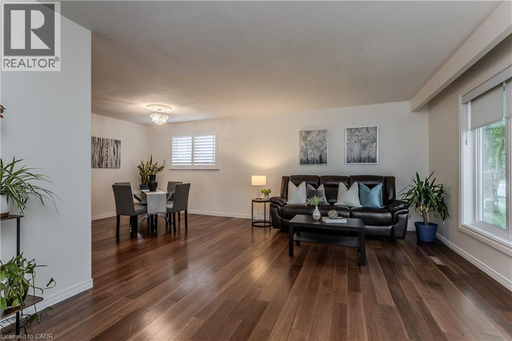 3128 Centennial Drive, Burlington, ON - Indoor Photo Showing Living Room