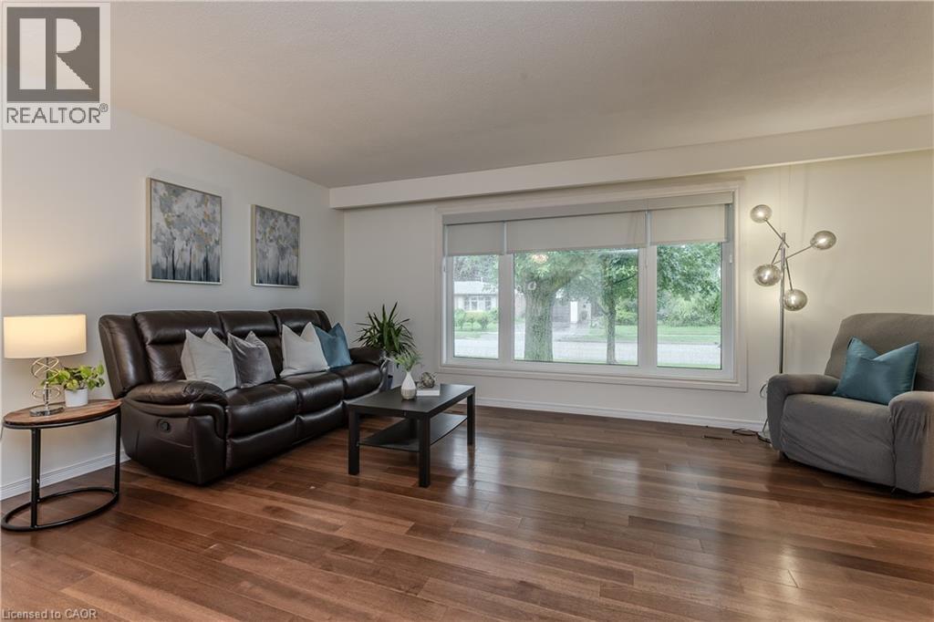 3128 Centennial Drive, Burlington, ON - Indoor Photo Showing Living Room
