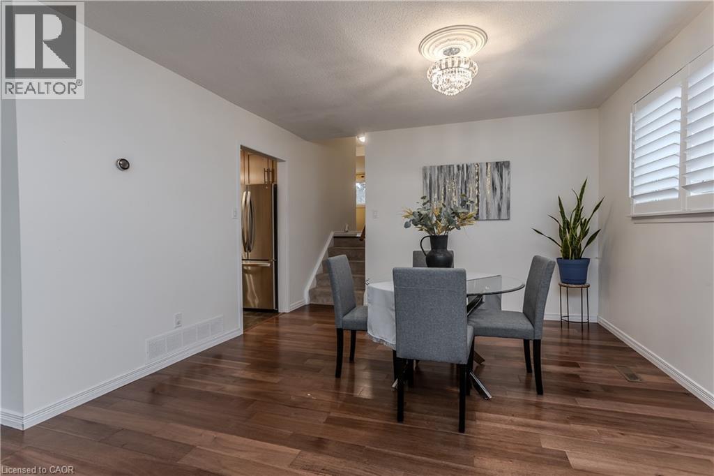 3128 Centennial Drive, Burlington, ON - Indoor Photo Showing Dining Room