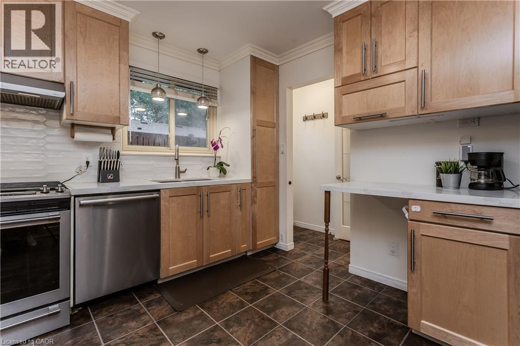 3128 Centennial Drive, Burlington, ON - Indoor Photo Showing Kitchen