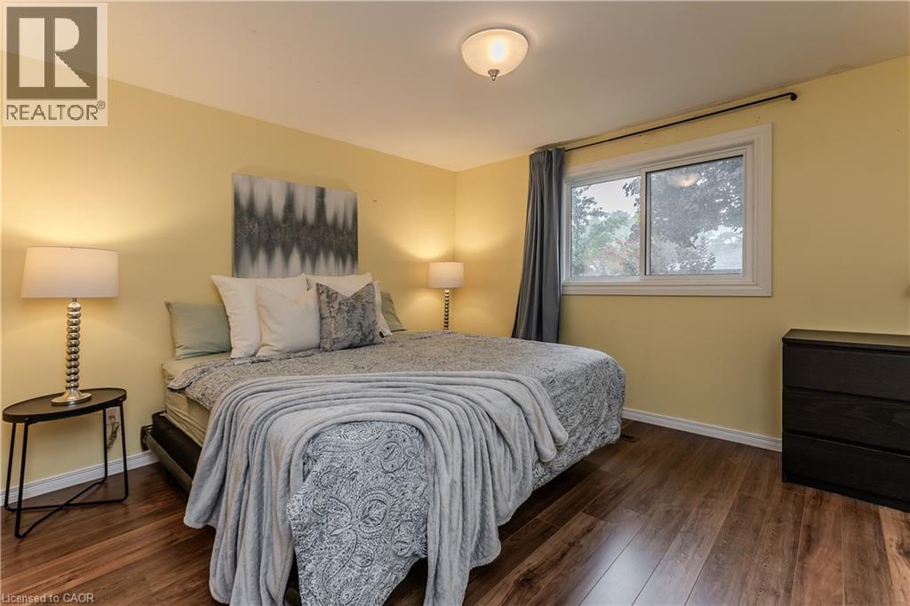 3128 Centennial Drive, Burlington, ON - Indoor Photo Showing Bedroom
