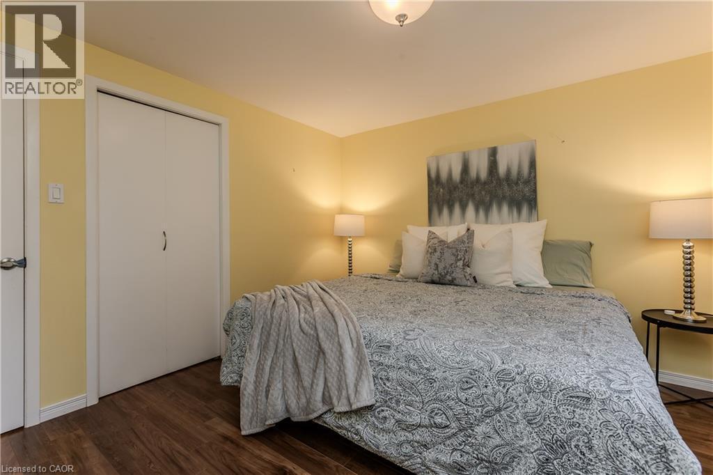 3128 Centennial Drive, Burlington, ON - Indoor Photo Showing Bedroom