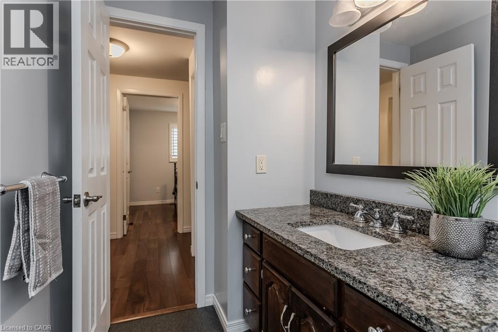 3128 Centennial Drive, Burlington, ON - Indoor Photo Showing Bathroom