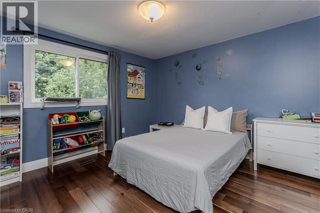 3128 Centennial Drive, Burlington, ON - Indoor Photo Showing Bedroom