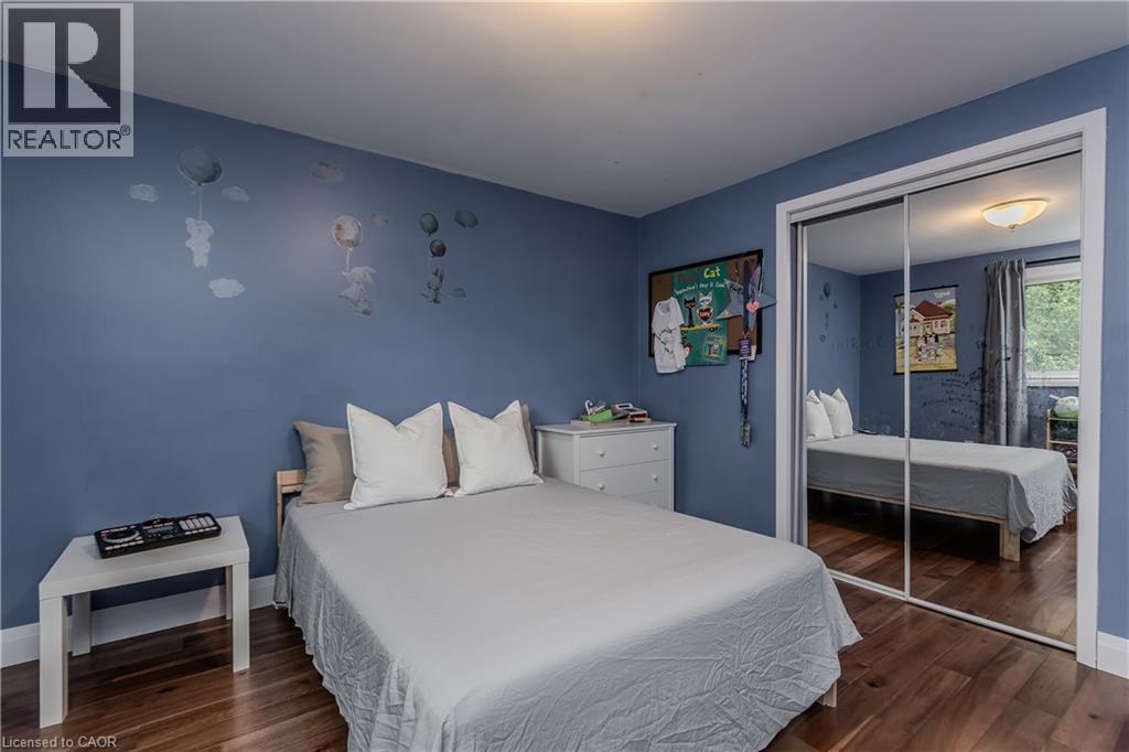 3128 Centennial Drive, Burlington, ON - Indoor Photo Showing Bedroom