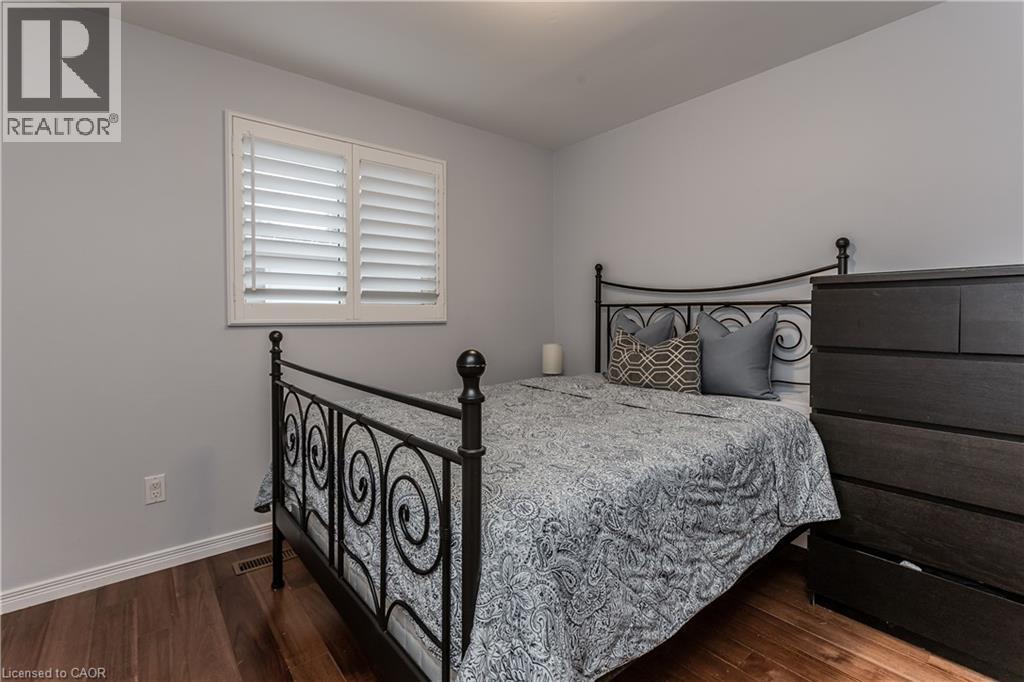 3128 Centennial Drive, Burlington, ON - Indoor Photo Showing Bedroom