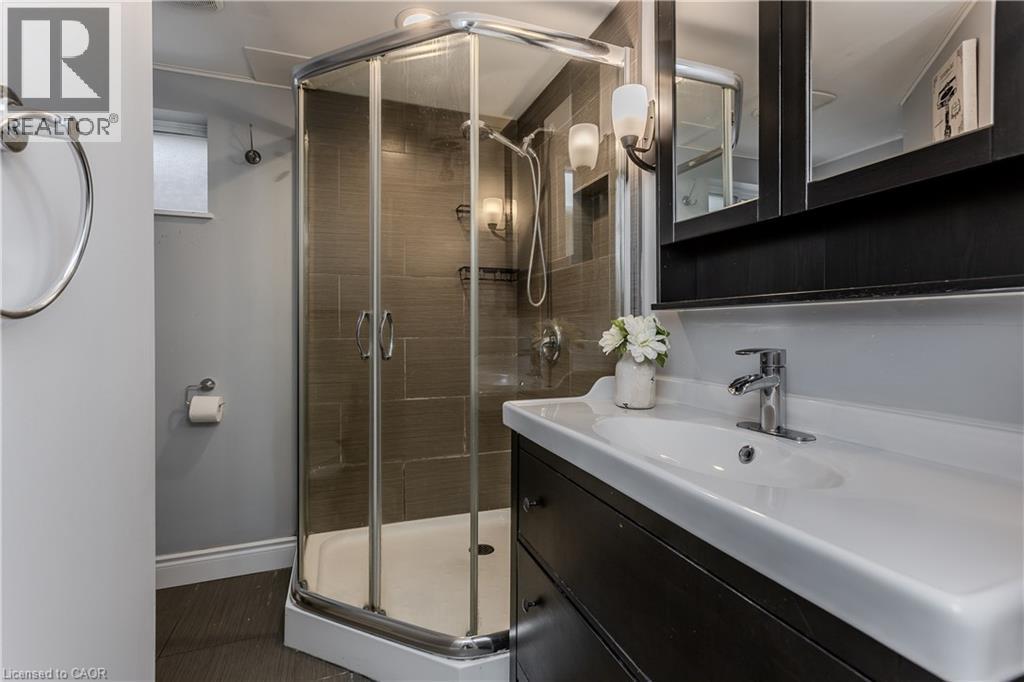 3128 Centennial Drive, Burlington, ON - Indoor Photo Showing Bathroom