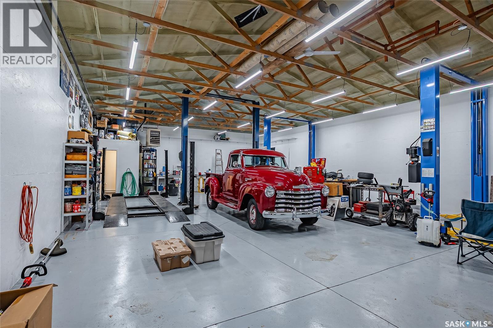 Highway 16 Acreage, Blucher Rm No. 343, SK - Indoor Photo Showing Garage