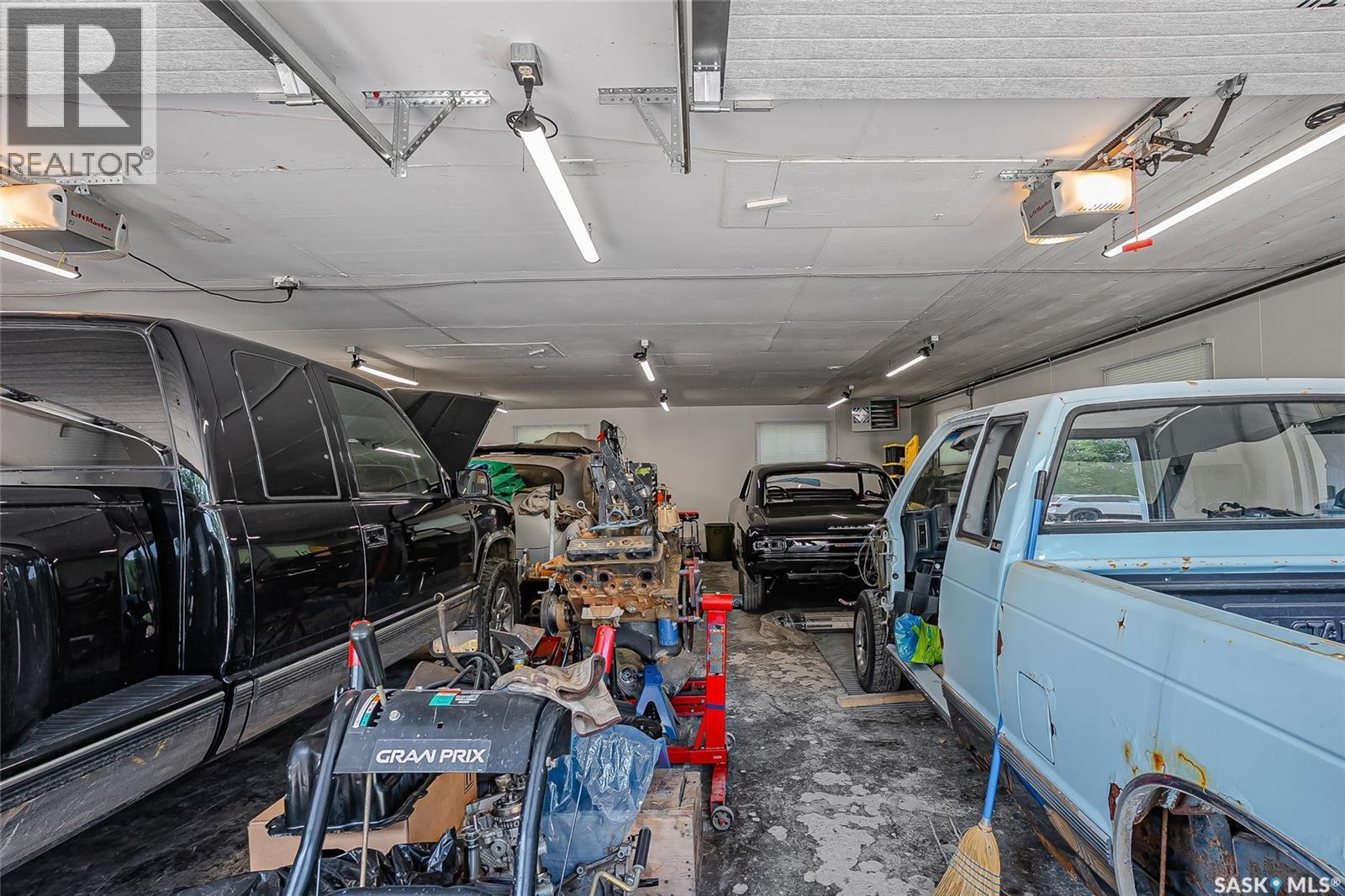 Highway 16 Acreage, Blucher Rm No. 343, SK - Indoor Photo Showing Garage