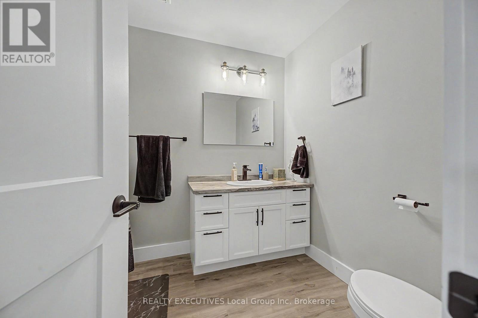 575 Hart Road, Callander, ON - Indoor Photo Showing Bathroom