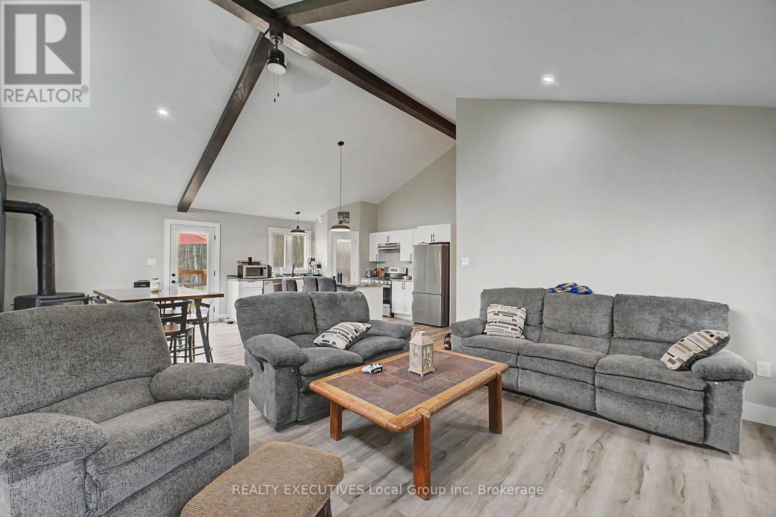 575 Hart Road, Callander, ON - Indoor Photo Showing Living Room