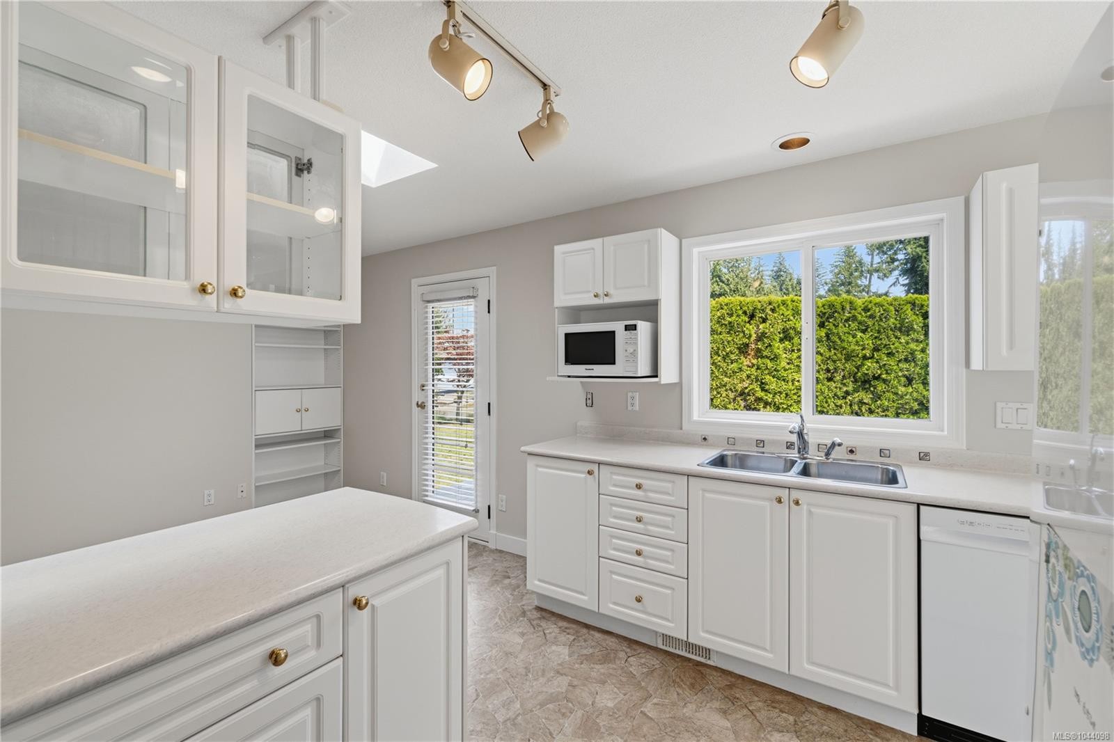 1325 Leeward Way, Qualicum Beach, BC