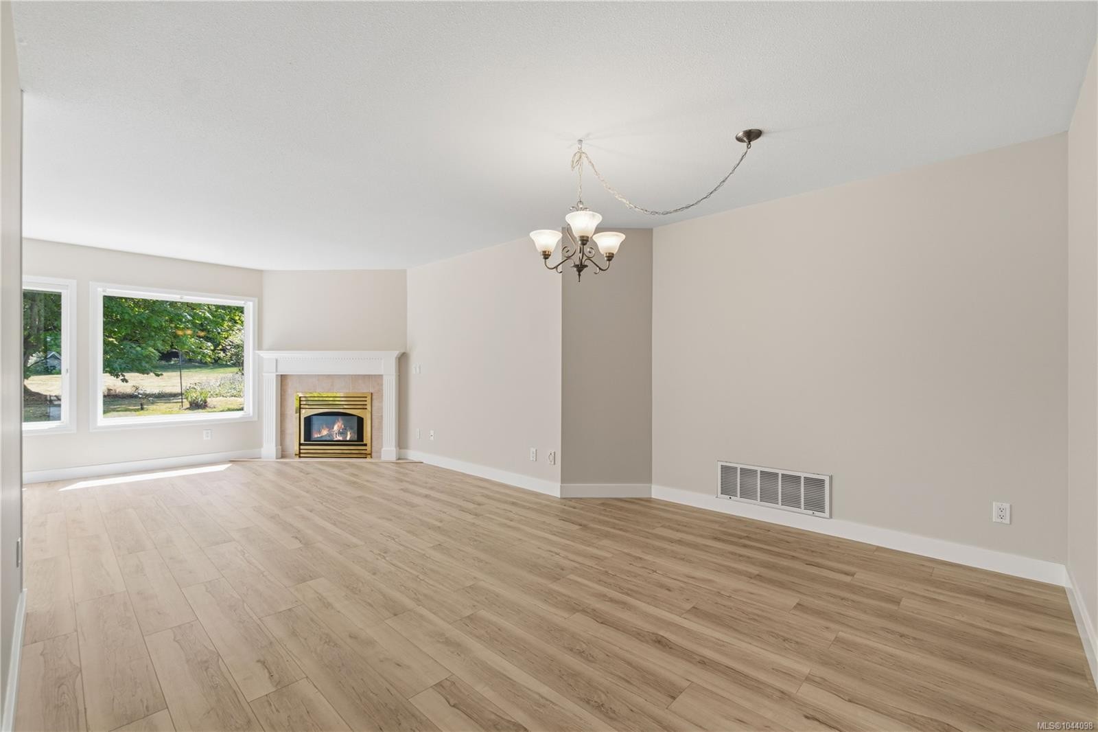 1325 Leeward Way, Qualicum Beach, BC