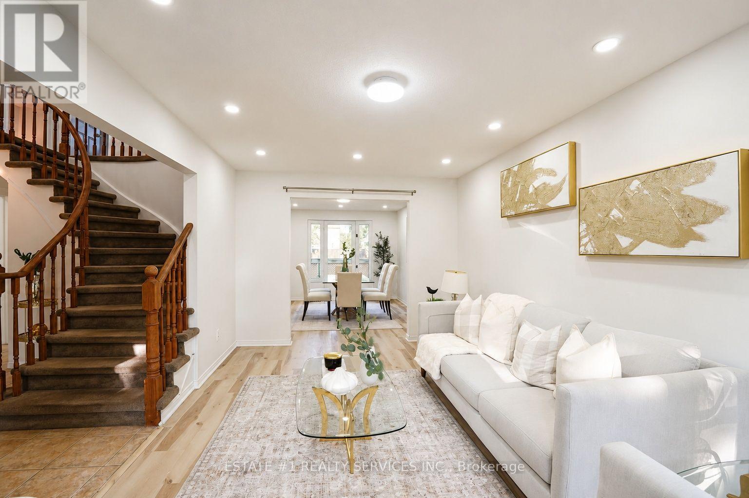 35 Golden Meadow Drive, Kitchener, ON - Indoor Photo Showing Living Room