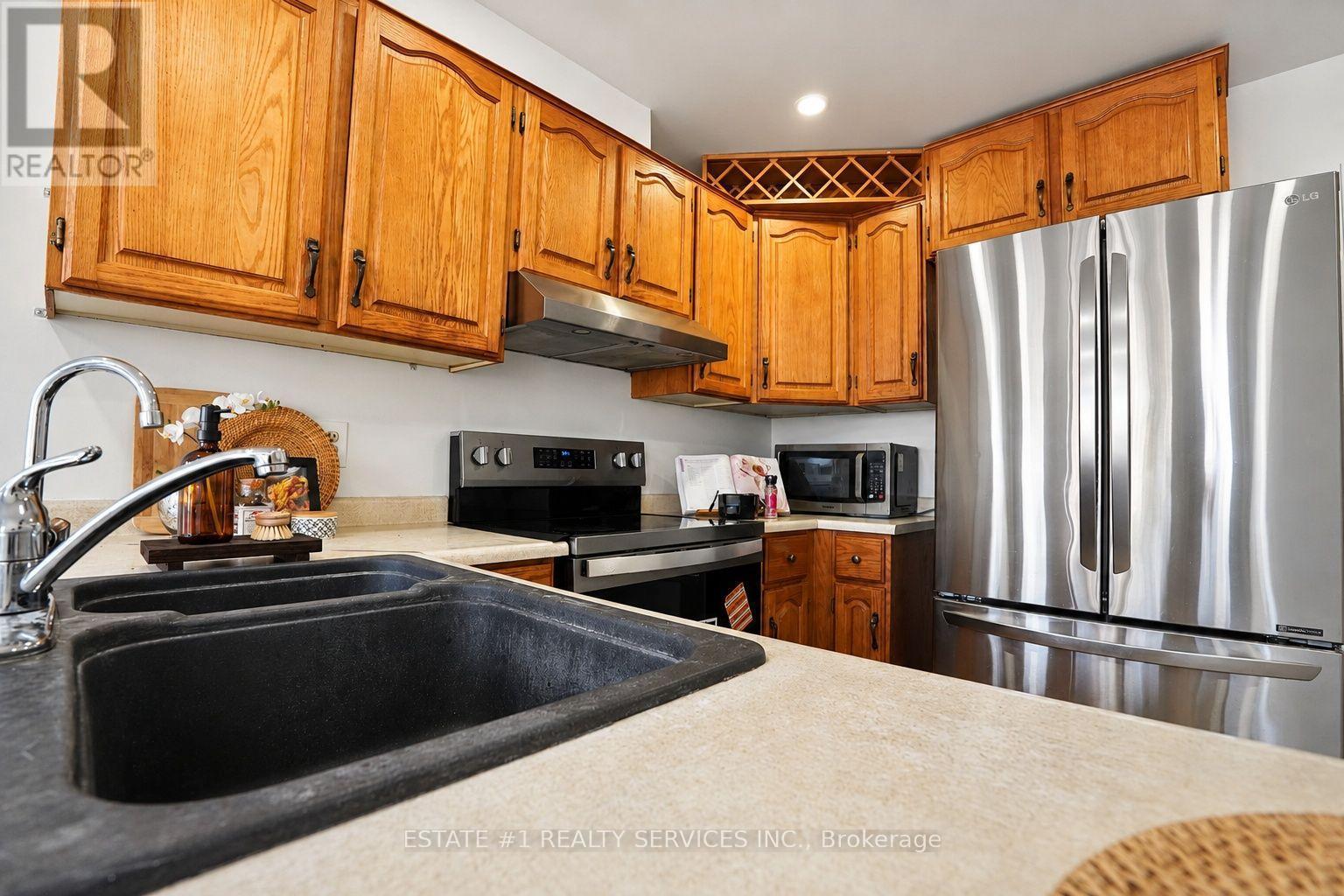 35 Golden Meadow Drive, Kitchener, ON - Indoor Photo Showing Kitchen With Double Sink