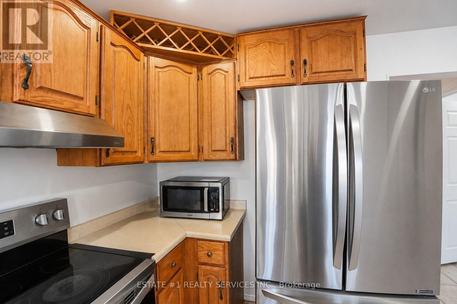 35 Golden Meadow Drive, Kitchener, ON - Indoor Photo Showing Kitchen